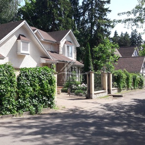 Коттедж 220 м² на участке 21 сот.