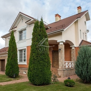 Коттедж 400 м² на участке 14 сот