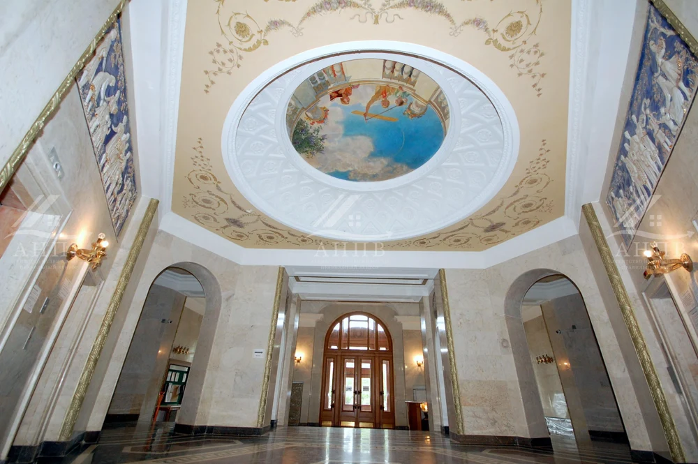 Квартира в элитной сталинской высотке с видом на Московский Кремль и парк Зарядье