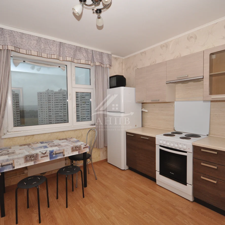 Нововатутинский 11, 1-комн. кв., 37 м²