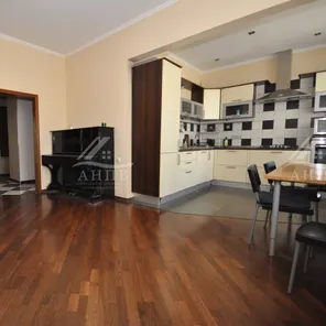 Гашека, 9, 3-комн. кв., 110 м²